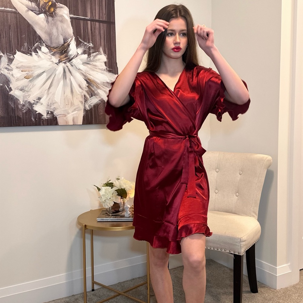 Red ruffle robe - Picture 2 of 10
